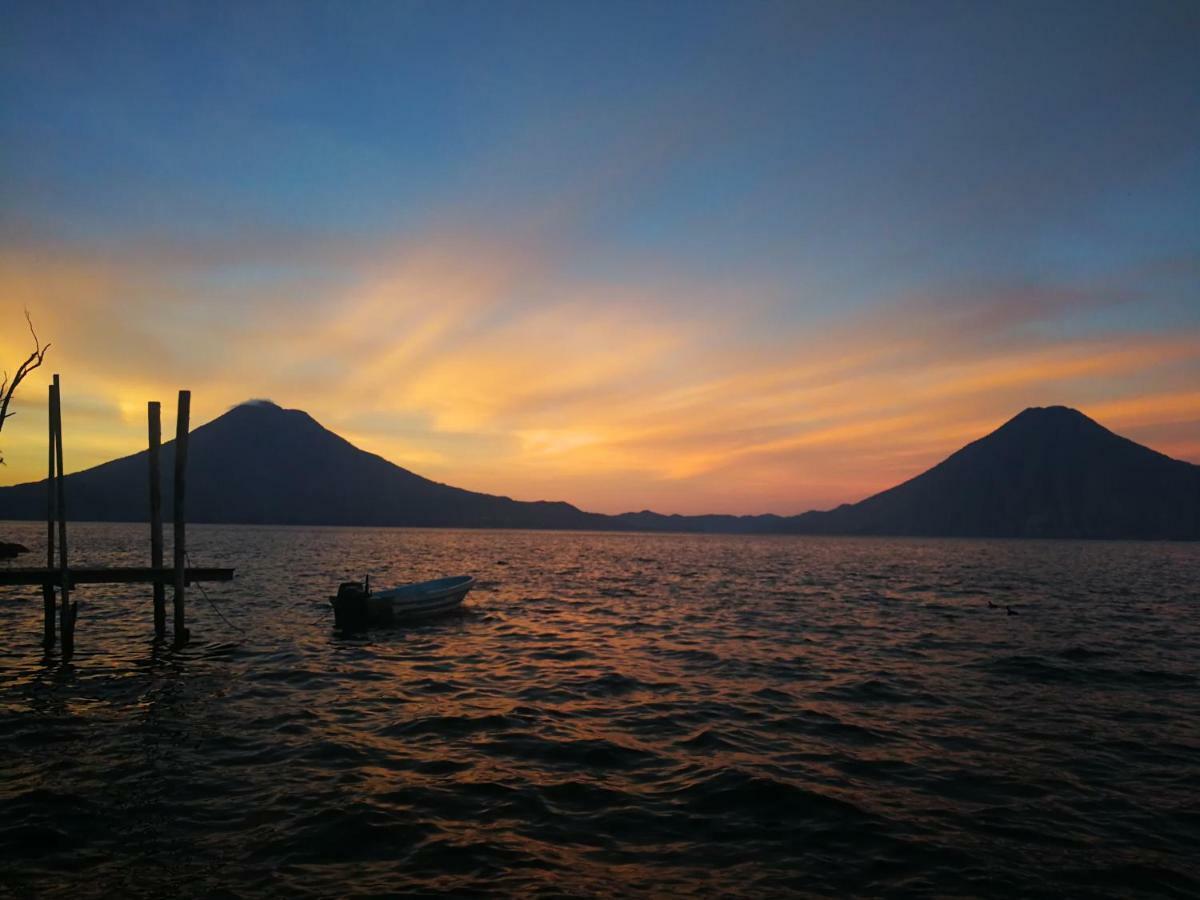 Atitlan Sunset Lodge Santa Cruz La Laguna Exterior foto